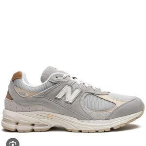 New balance 2002r sneakers in concrete 8.5 women’s NWT in box